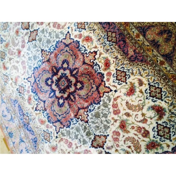 PERSIAN RUG- GENUINE-100% SILK-MADE IN QUOM- 10 FT LONG BY 6.5 WIDE- - Picture 9 of 11